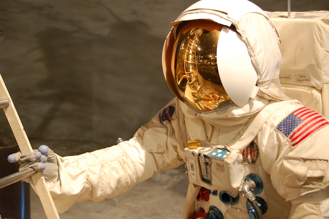Read more about the article SpaceX Ticket Price To The Moon