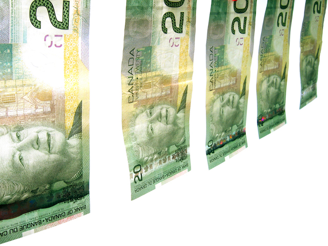 Read more about the article Canadian Dollar To USD For Airline Crew Earnings